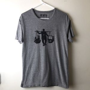 JuJu gray graphic t-shirt Sz L